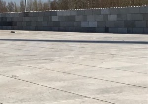 Industrieterrein met betonplaten