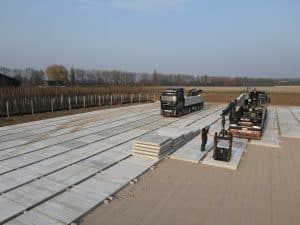 Betonplaten plaatsen | Containerveld | Pottenveld | De Keij Betonplaten